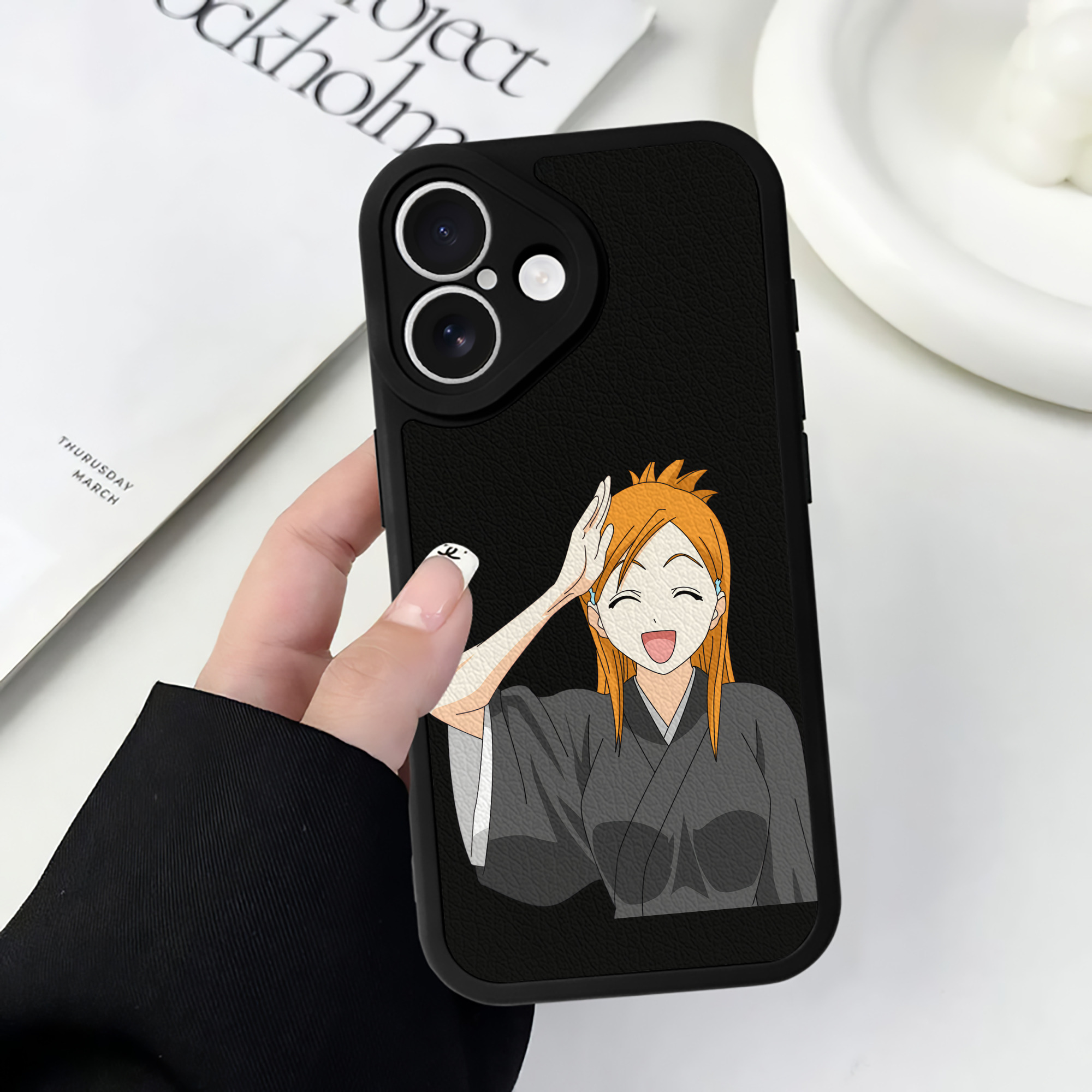 （画像用） ブリーチ 井上織姫（いのうえおりひめ） BLEACH Inoue Orihime 【iPhone 16シリーズ対応】シリコンスマホケース（レザー調） 材質：シリコン
